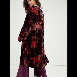 Free People Wild Nights Velvet Duster Sz M Color: Plum Combo EUC